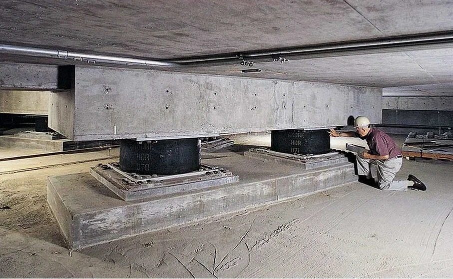 Projeto de Isolamento Sísmico de Base em Niterói